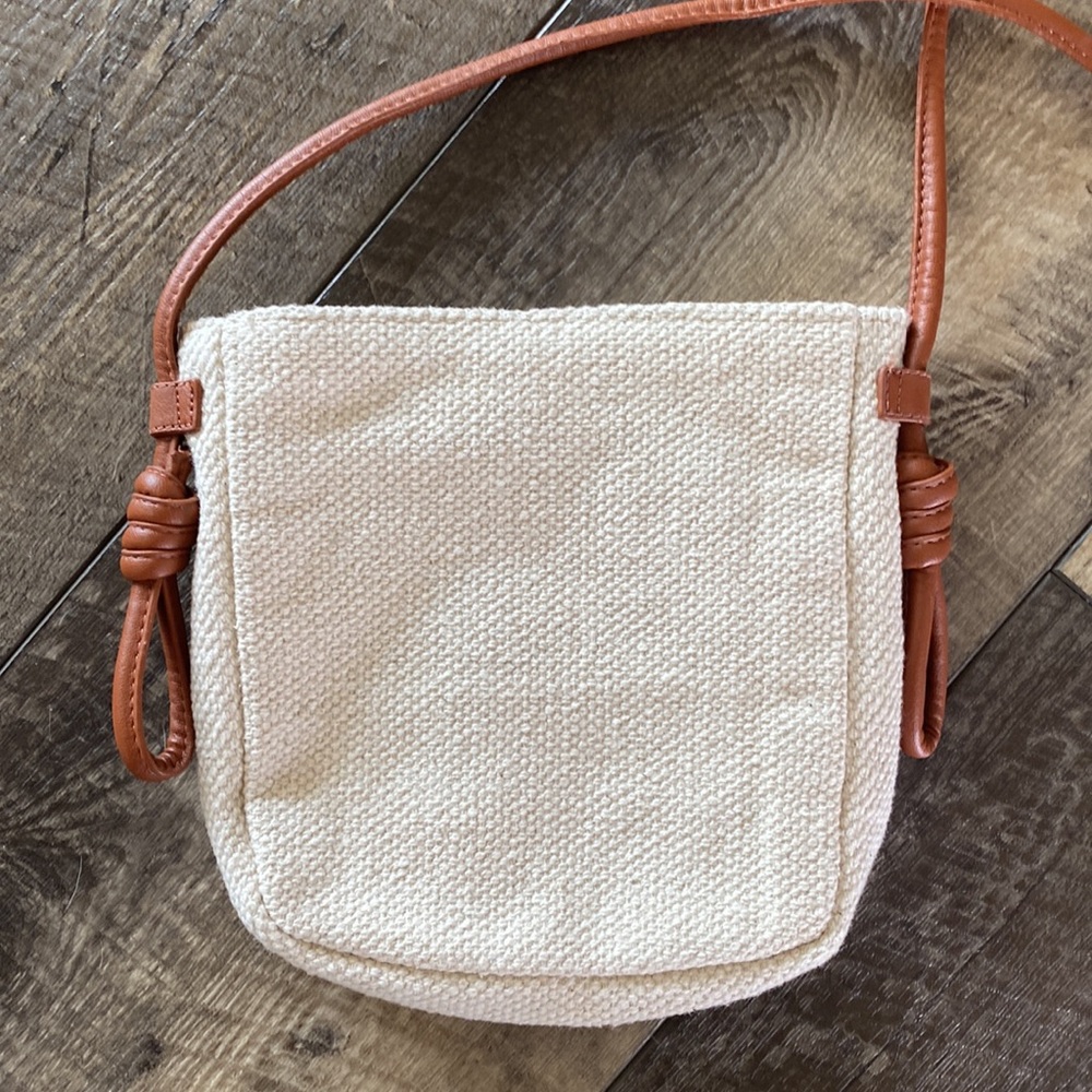 Universal Thread- Crossbody - Picture 3 of 4